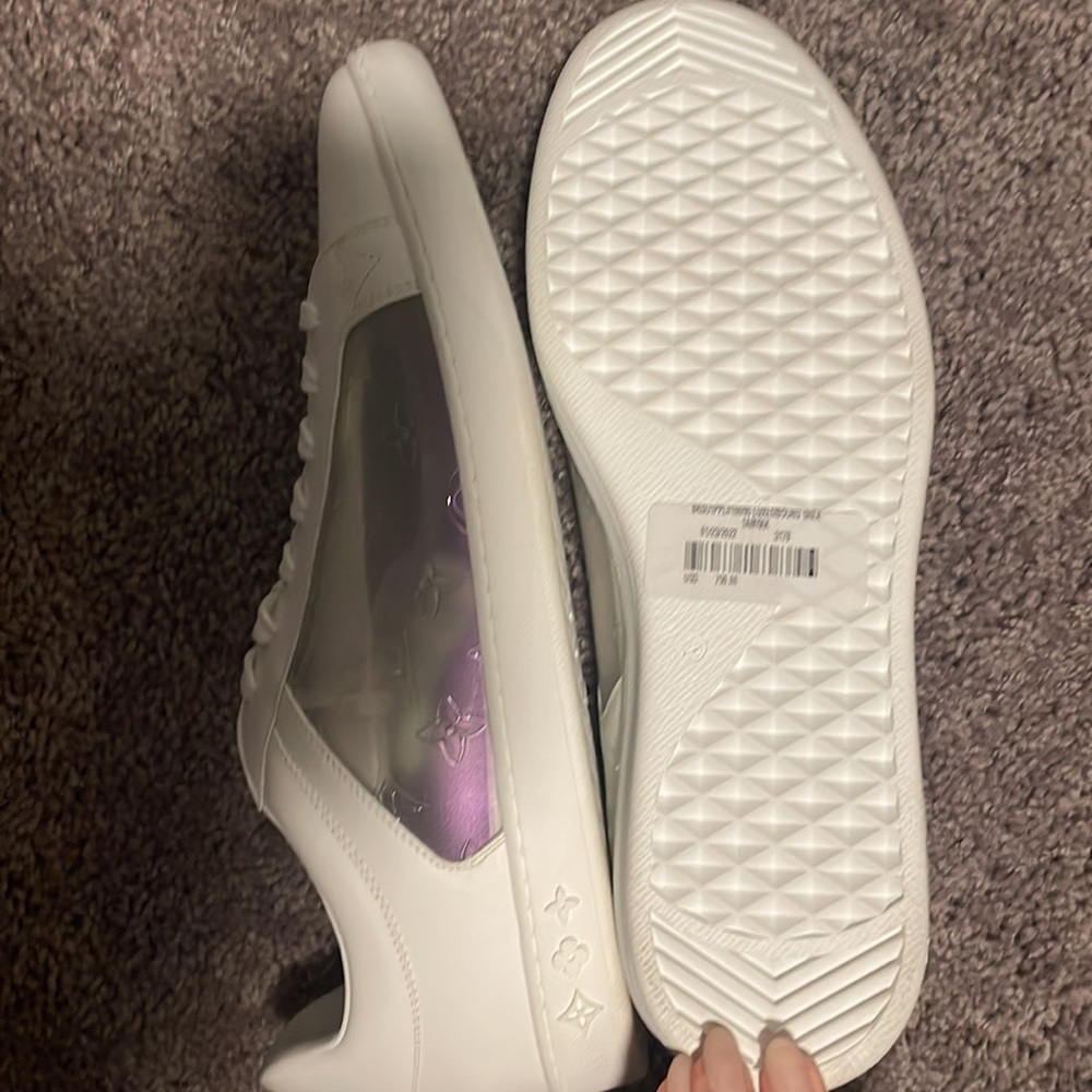 New and Authentic louis vuitton 1a8mak luxembourg sneakers in size 39.5 - Picture 8 of 16
